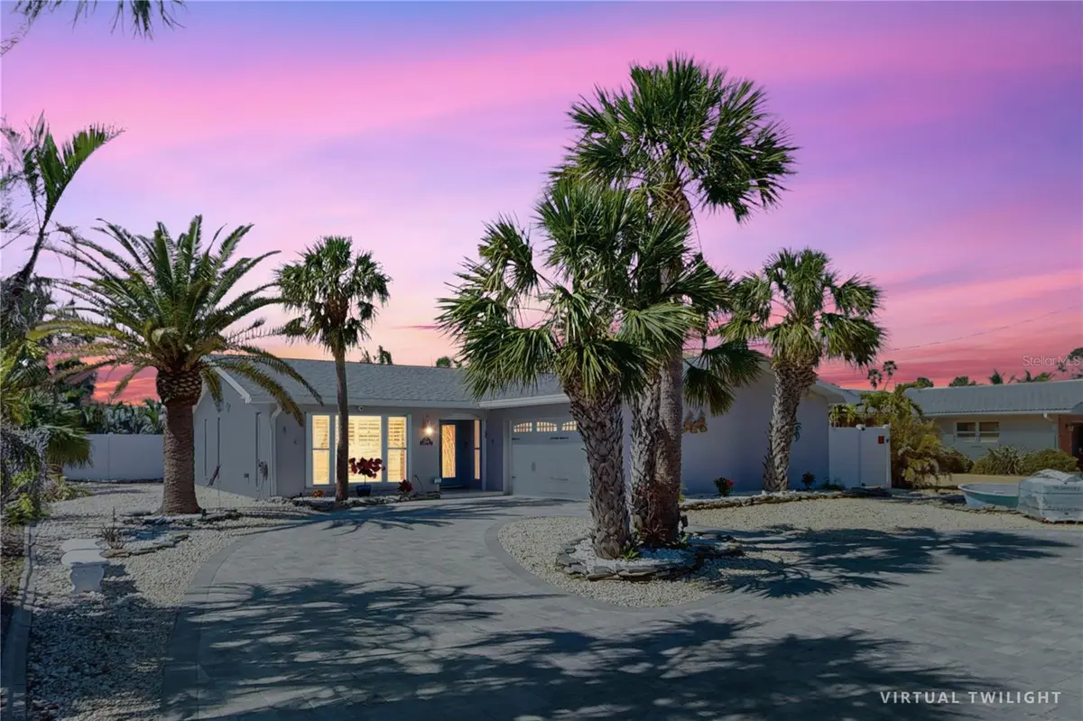 2504 BAYSHORE DR, Belleair Beach, FL 33786