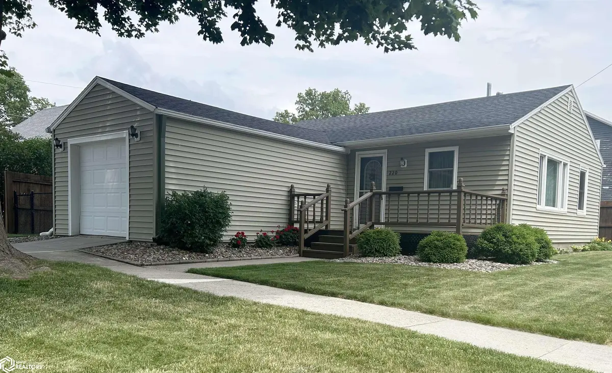 220 5th Ave NE, Hampton, IA 50441