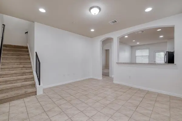 2880 Donnell DR #204, Round Rock, TX 78664