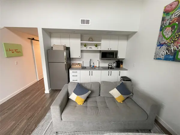 49 Navasota ST #201, Austin, TX 78702