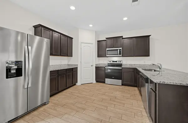172 Allington CIR, Jarrell, TX 76537