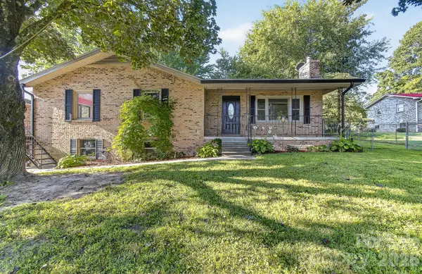 1371 Jackson Loop RD, Flat Rock, NC 28731