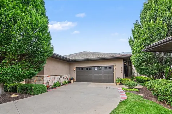 19420 W 102nd ST, Lenexa, KS 66220