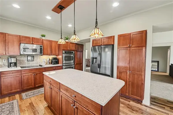 19420 W 102nd ST, Lenexa, KS 66220