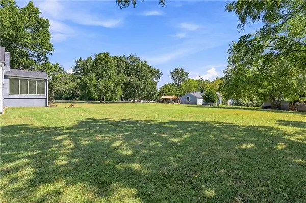 7203 E 102nd ST, Kansas City, MO 64134