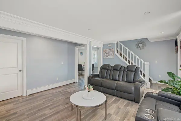 95 E Booker AVE, Wyandanch, NY 11798