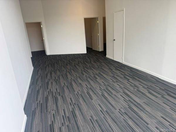 391 Long Beach RD #Apartment 11, Island Park, NY 11558