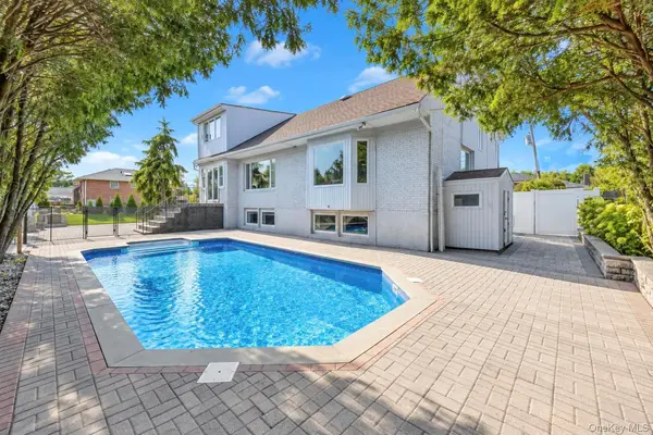 2020 Valentines RD, Westbury, NY 11590