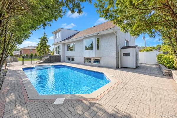 2020 Valentines RD, Westbury, NY 11590