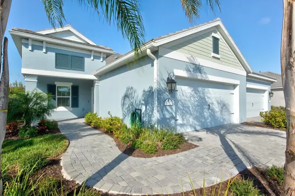 2722 SAPPHIRE BLUE LN, Bradenton, FL 34211