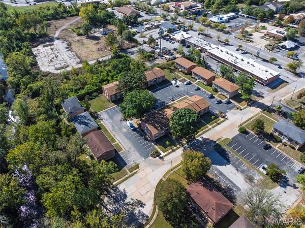 4 Bruce DR, Florissant, MO 63031