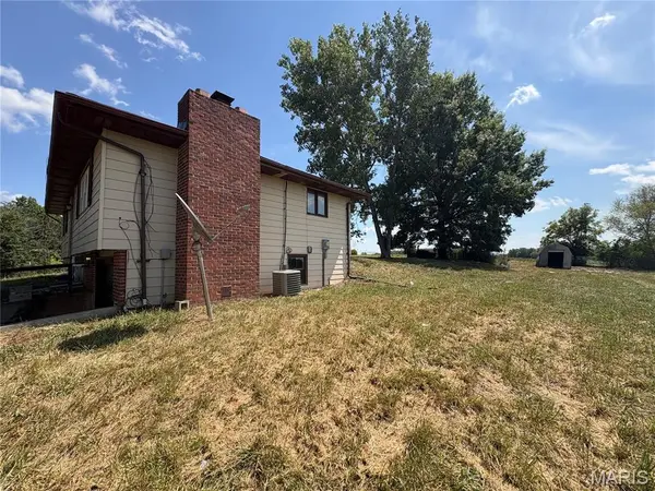 1310 Private Road 1337, Moberly, MO 65270