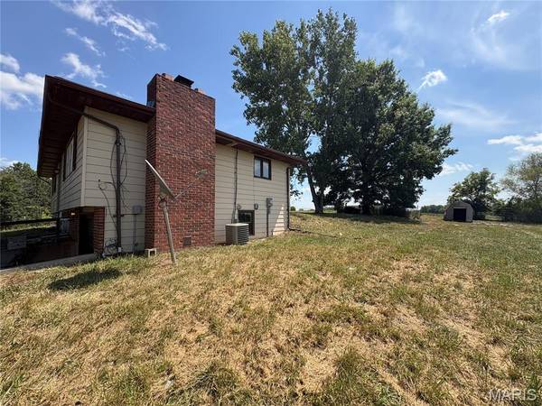 1310 Private Road 1337, Moberly, MO 65270