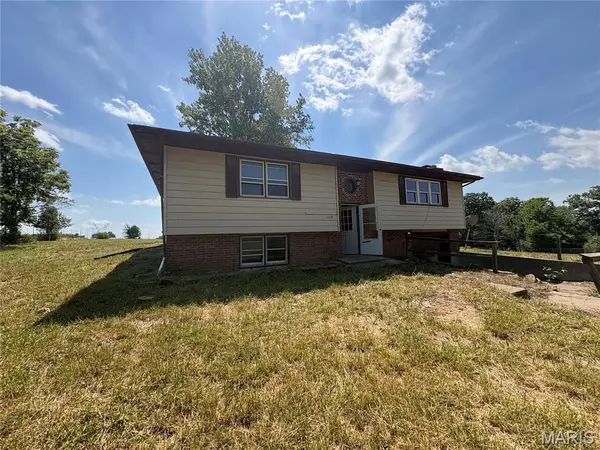 1310 Private Road 1337, Moberly, MO 65270