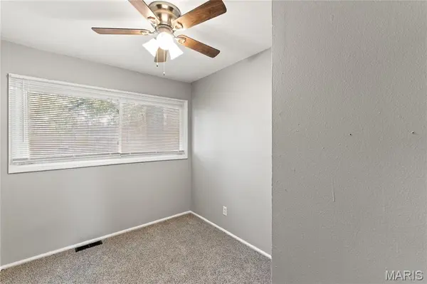 257 Cameron RD, St Louis, MO 63137