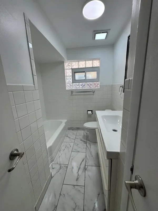 7233 38th PL #1, Lyons, IL 60534