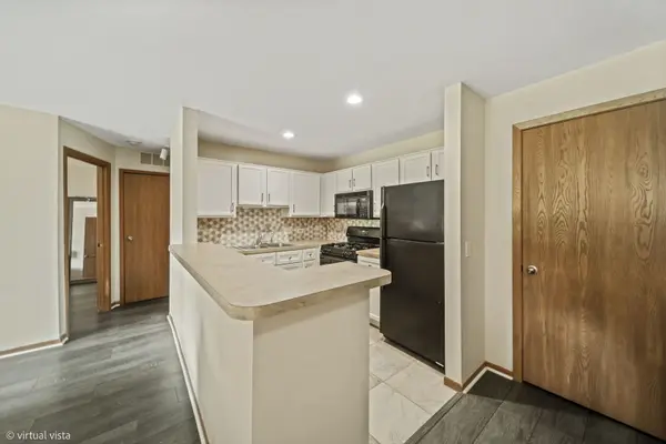 1328 Mc Dowell RD #103, Naperville, IL 60563
