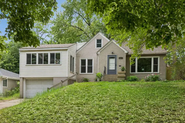 1233 Maywood ST, Saint Paul, MN 55117