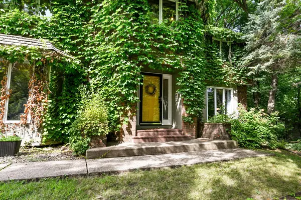 4905 Safari CT S, Eagan, MN 55122