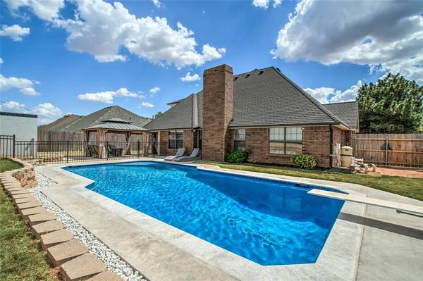 1513 Chisholm TRL, Weatherford, OK 73096