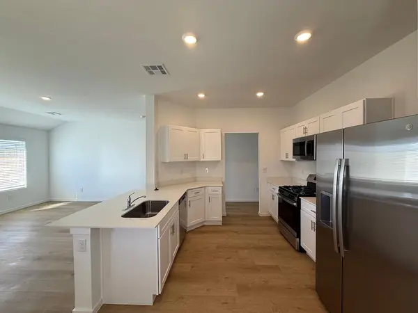 4017 Dutch LN, Mustang, OK 73064