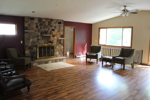 212 HIGHVIEW AVE, Shawano, WI 54166