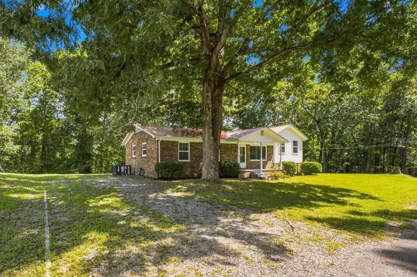 2935 White Oak Dr, Nunnelly, TN 37137