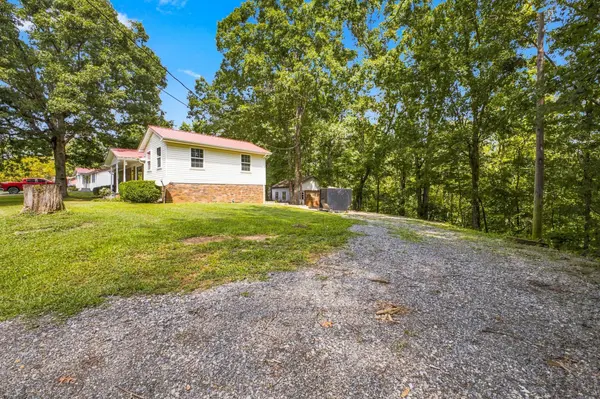 2935 White Oak Dr, Nunnelly, TN 37137