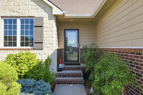 15603 E Hazel Nut Cir, Wichita, KS 67230