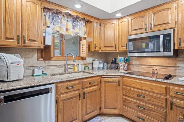 5428 NW Hoch RD, Silver Lake, KS 66539