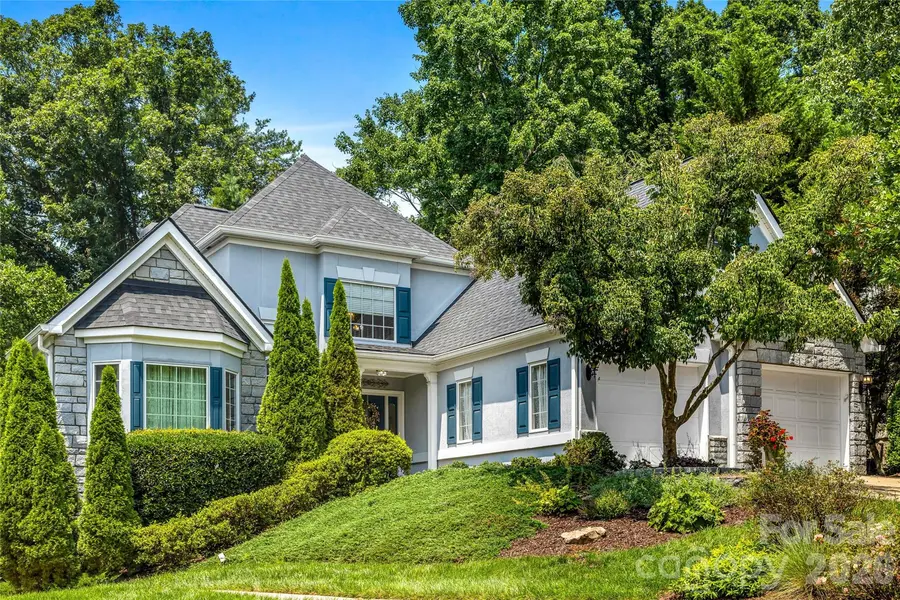 11 Tiverton LN, Asheville, NC 28803