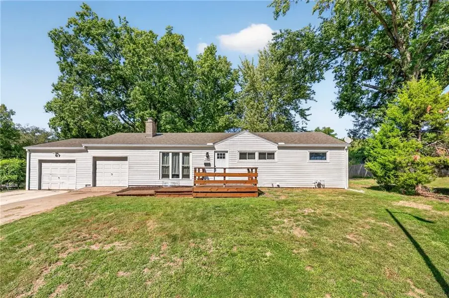 5609 N Lenox AVE, Kansas City, MO 64151