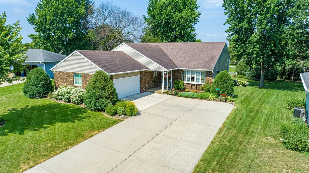 2170 Diablo DR SE, Owatonna, MN 55060
