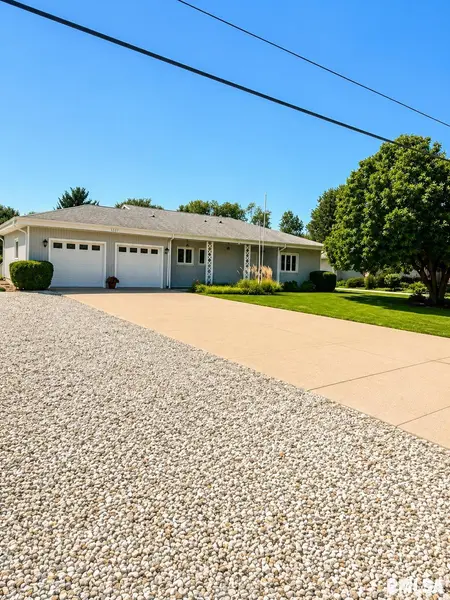2327 MOUND RD, Jacksonville, IL 62650