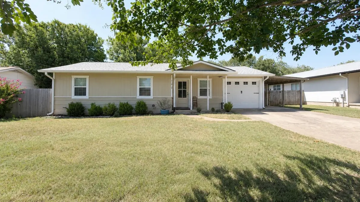 502 E Ash DR, Johnson City, TX 78636