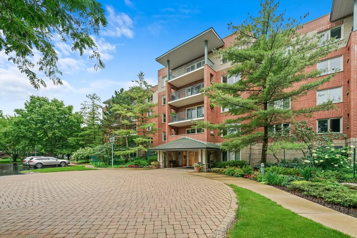 3900 W Bryn Mawr AVE #303, Chicago, IL 60659