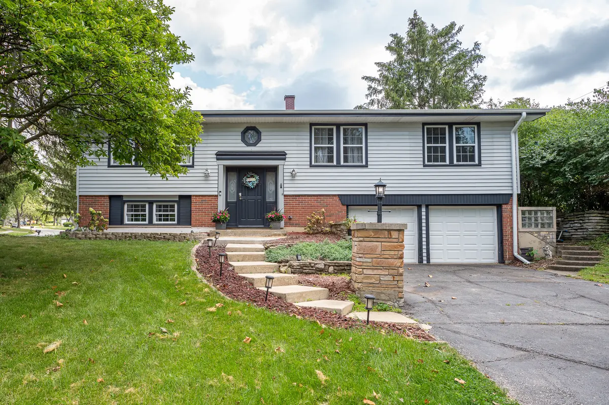 21W205 Ahlstrand RD, Lombard, IL 60148