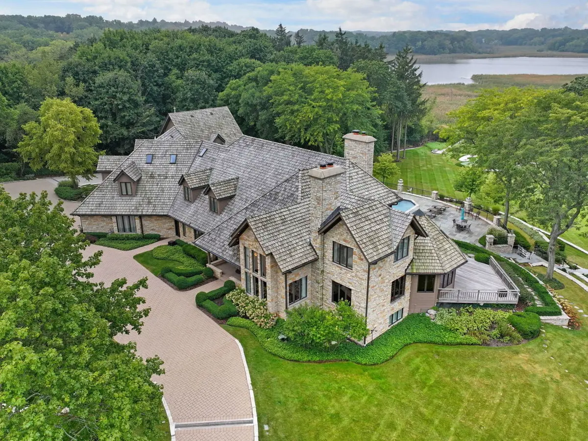 17 Heron LN, Barrington Hills, IL 60010