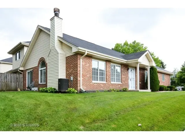 9410 W 166th CT, Orland Park, IL 60467