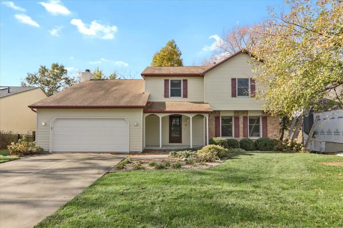 3 Lake Bluff CT, Bloomington, IL 61704