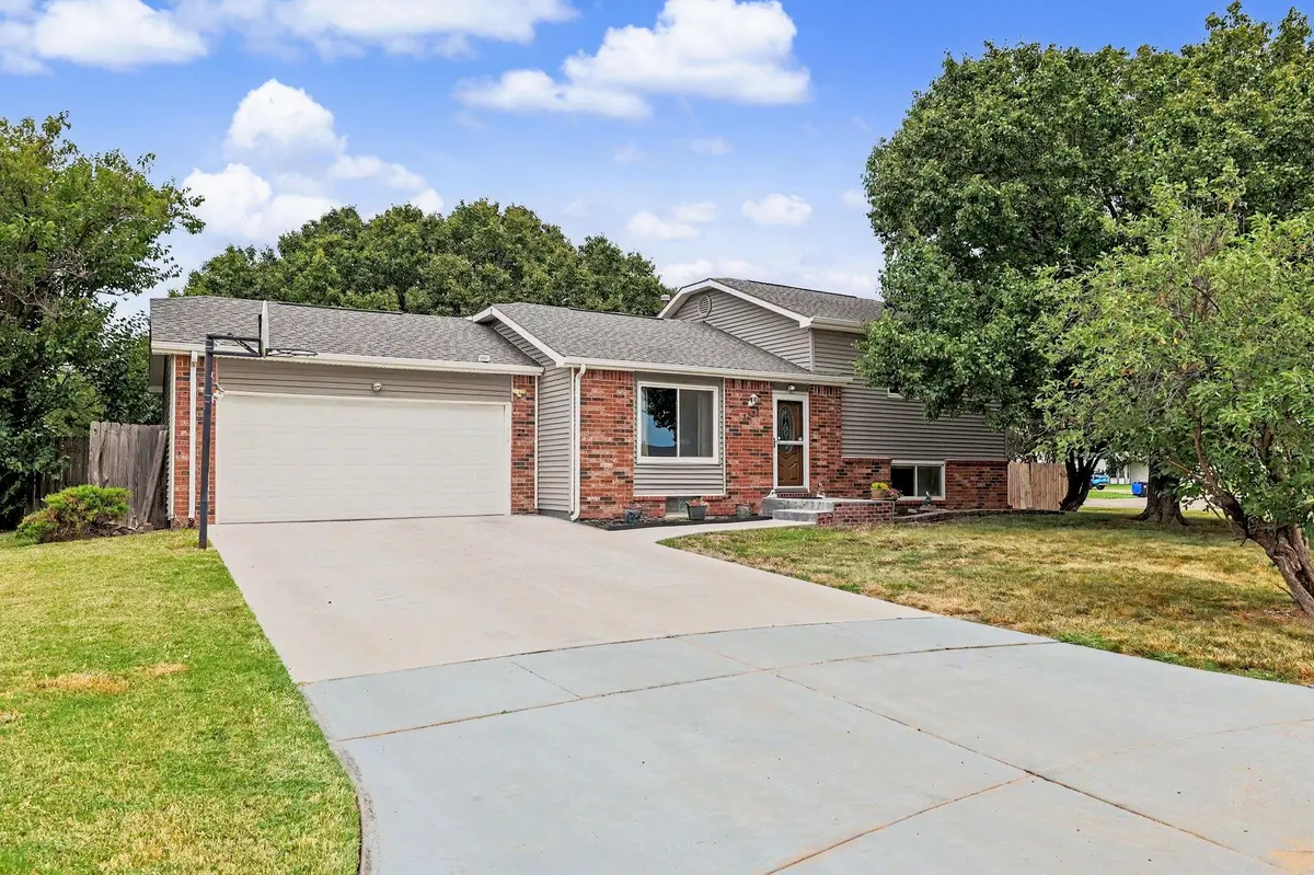 3227 N Longfellow CT, Wichita, KS 67226