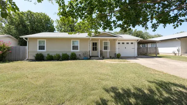 502 E Ash DR, Johnson City, TX 78636