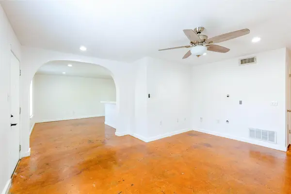 2302 E Side DR #11, Austin, TX 78704