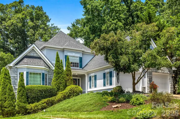 11 Tiverton LN, Asheville, NC 28803