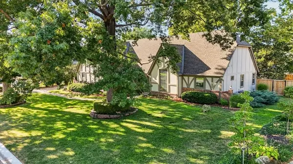 3516 W 101st TER, Leawood, KS 66206