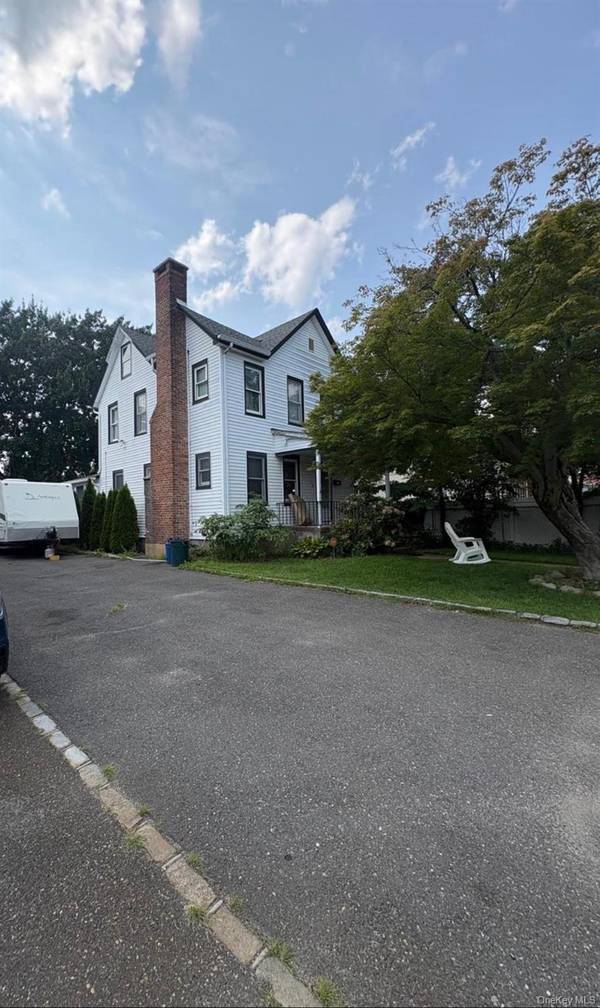 38 Jackson AVE, Bayville, NY 11709