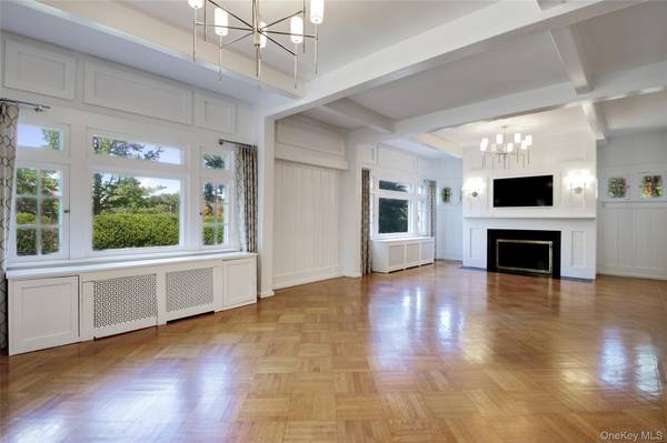 92 6th ST, Garden City, NY 11530