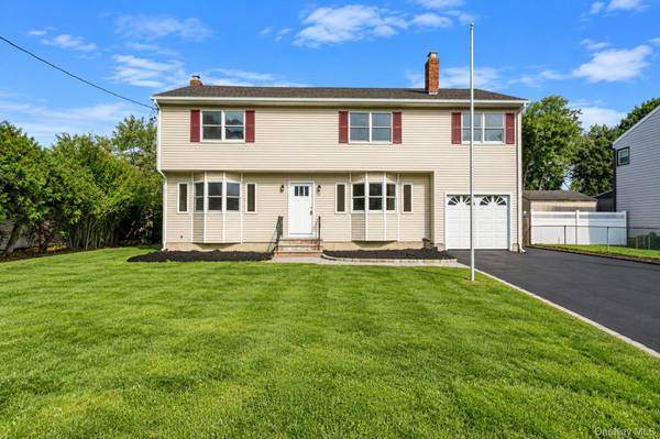 35 Colony RD, Port Jefferson, NY 11776