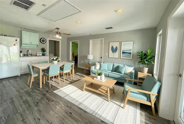 2143 AMANDA DR, Sarasota, FL 34232