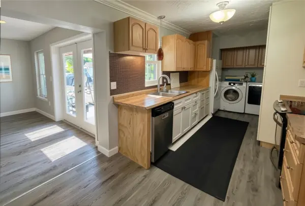 2143 AMANDA DR, Sarasota, FL 34232